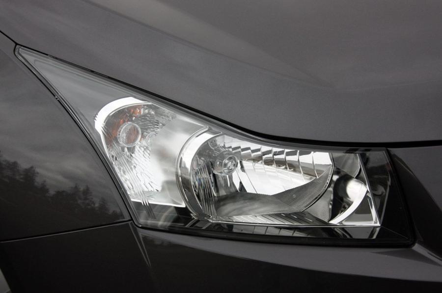  Chevrolet Cruze 1LT 2011 года  (фото 2 из 36)